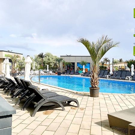 Maya Apartment- Spa N Pools Beach Resort Mamaia Esterno foto
