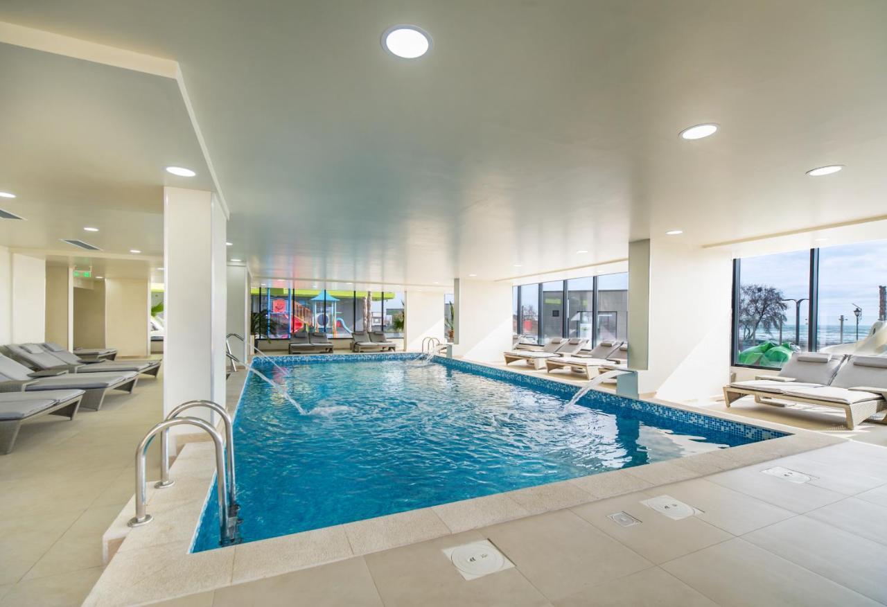 Maya Apartment- Spa N Pools Beach Resort Mamaia Esterno foto