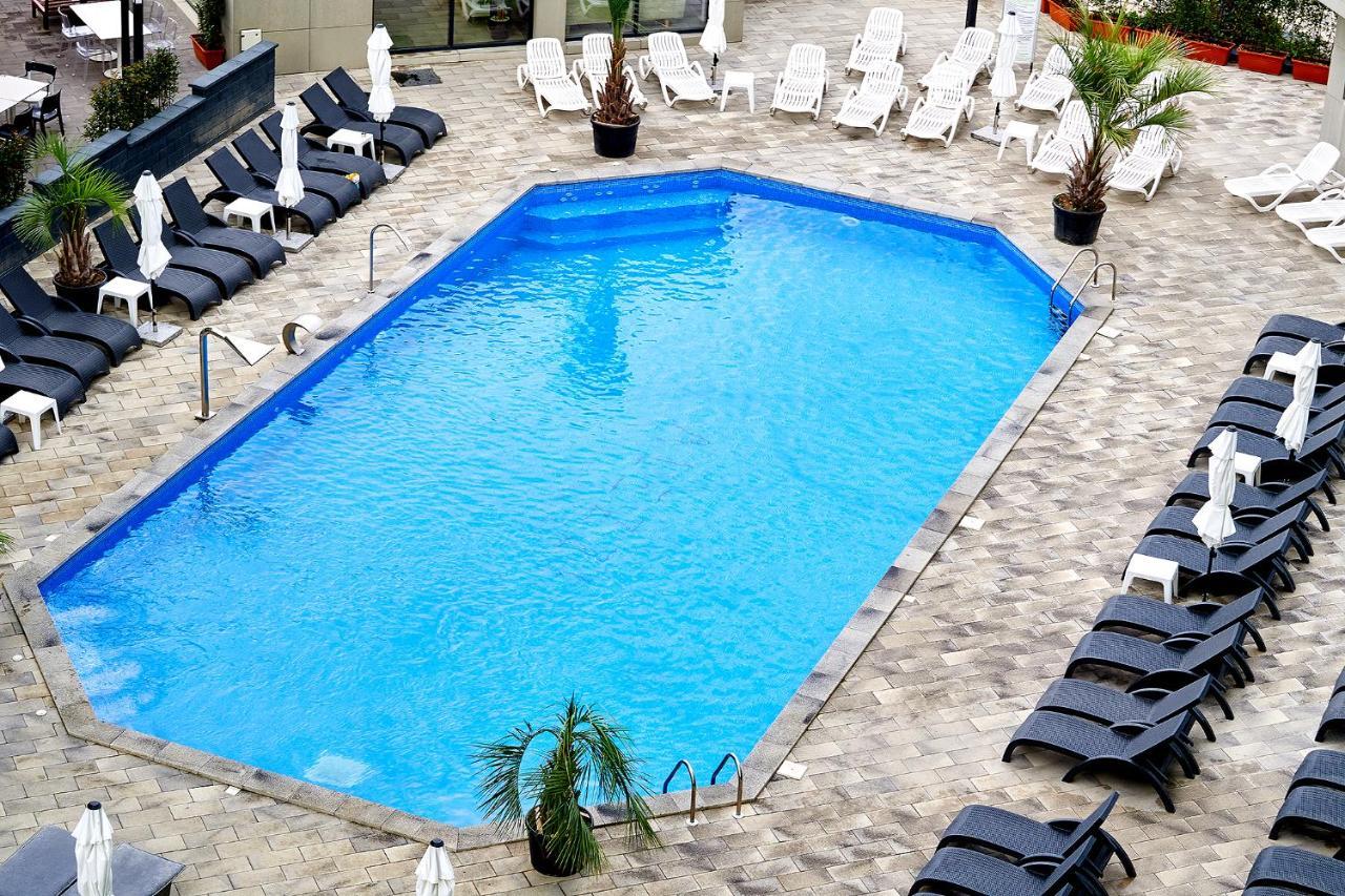 Maya Apartment- Spa N Pools Beach Resort Mamaia Esterno foto