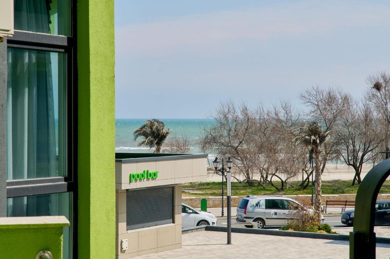 Maya Apartment- Spa N Pools Beach Resort Mamaia Esterno foto