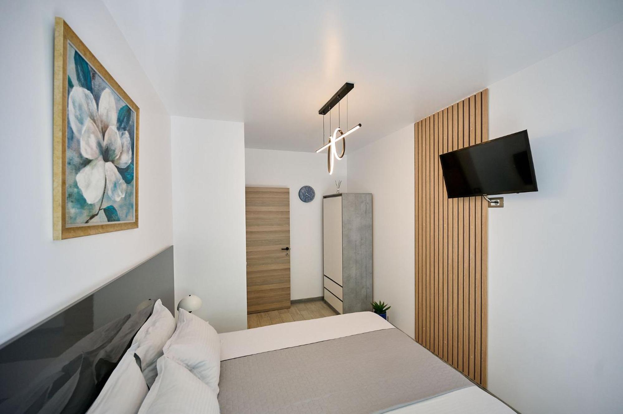 Maya Apartment- Spa N Pools Beach Resort Mamaia Esterno foto