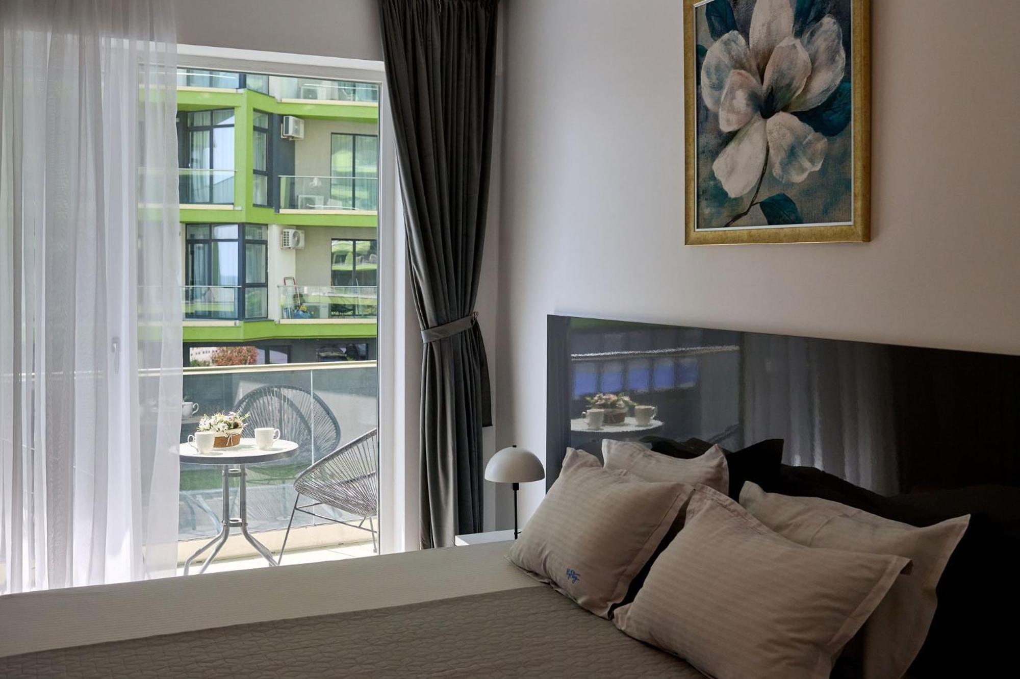 Maya Apartment- Spa N Pools Beach Resort Mamaia Esterno foto