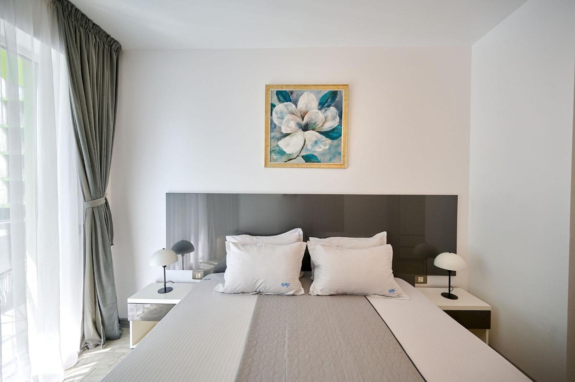 Maya Apartment- Spa N Pools Beach Resort Mamaia Esterno foto