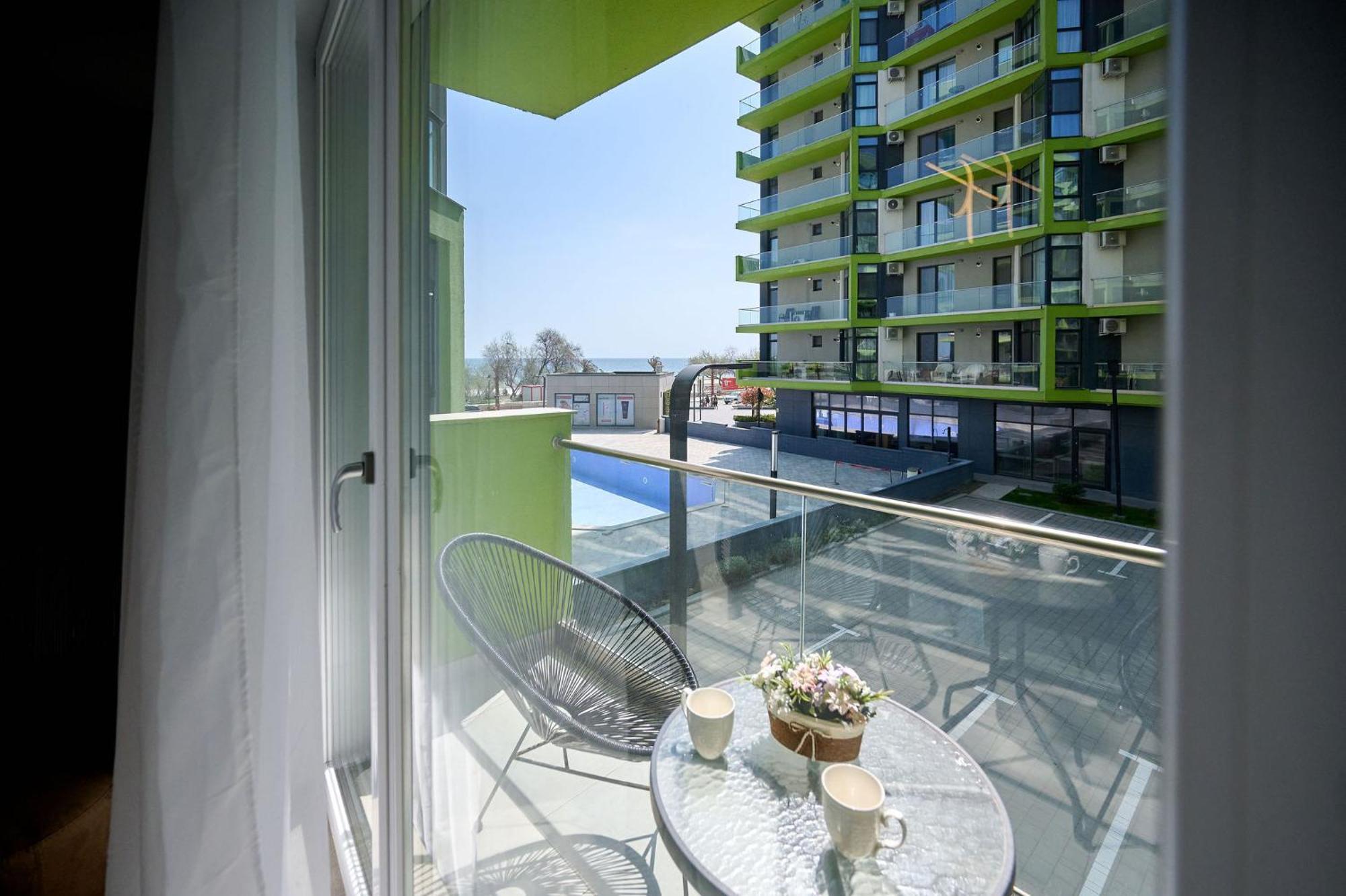Maya Apartment- Spa N Pools Beach Resort Mamaia Esterno foto