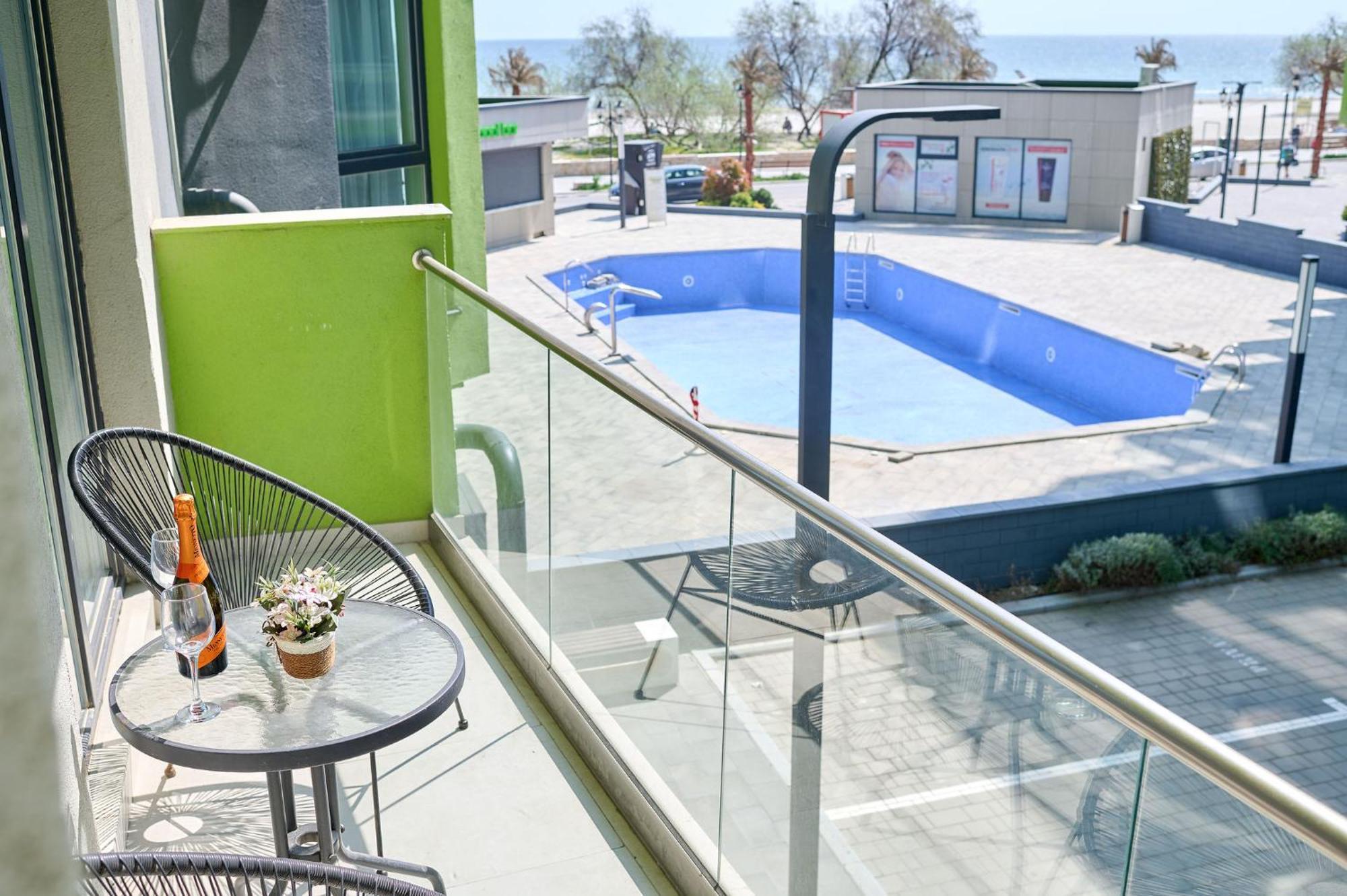 Maya Apartment- Spa N Pools Beach Resort Mamaia Esterno foto